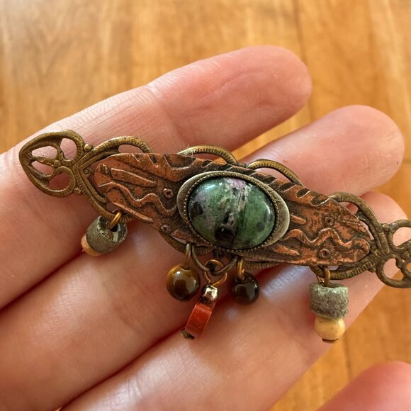 Mixed Metals Pin Brooch with Green Stone & Dangly Wood Beads Red Heart - Picture 4 of 6